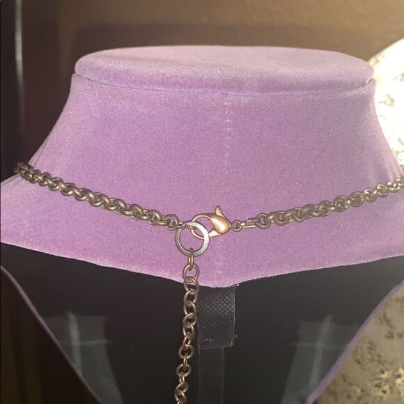 Rustic beaded metal feather necklace - Picture 3 of 3